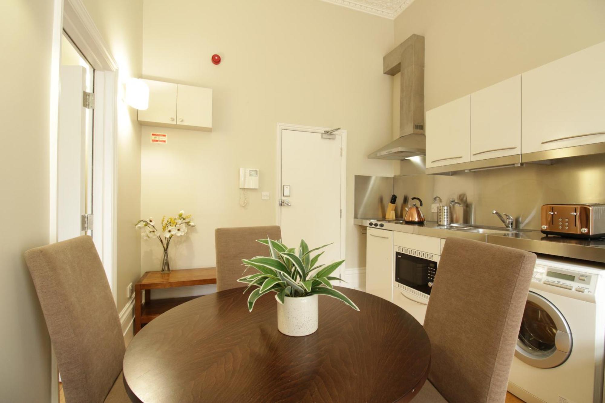 Queen Victoria Apartments London Rum bild